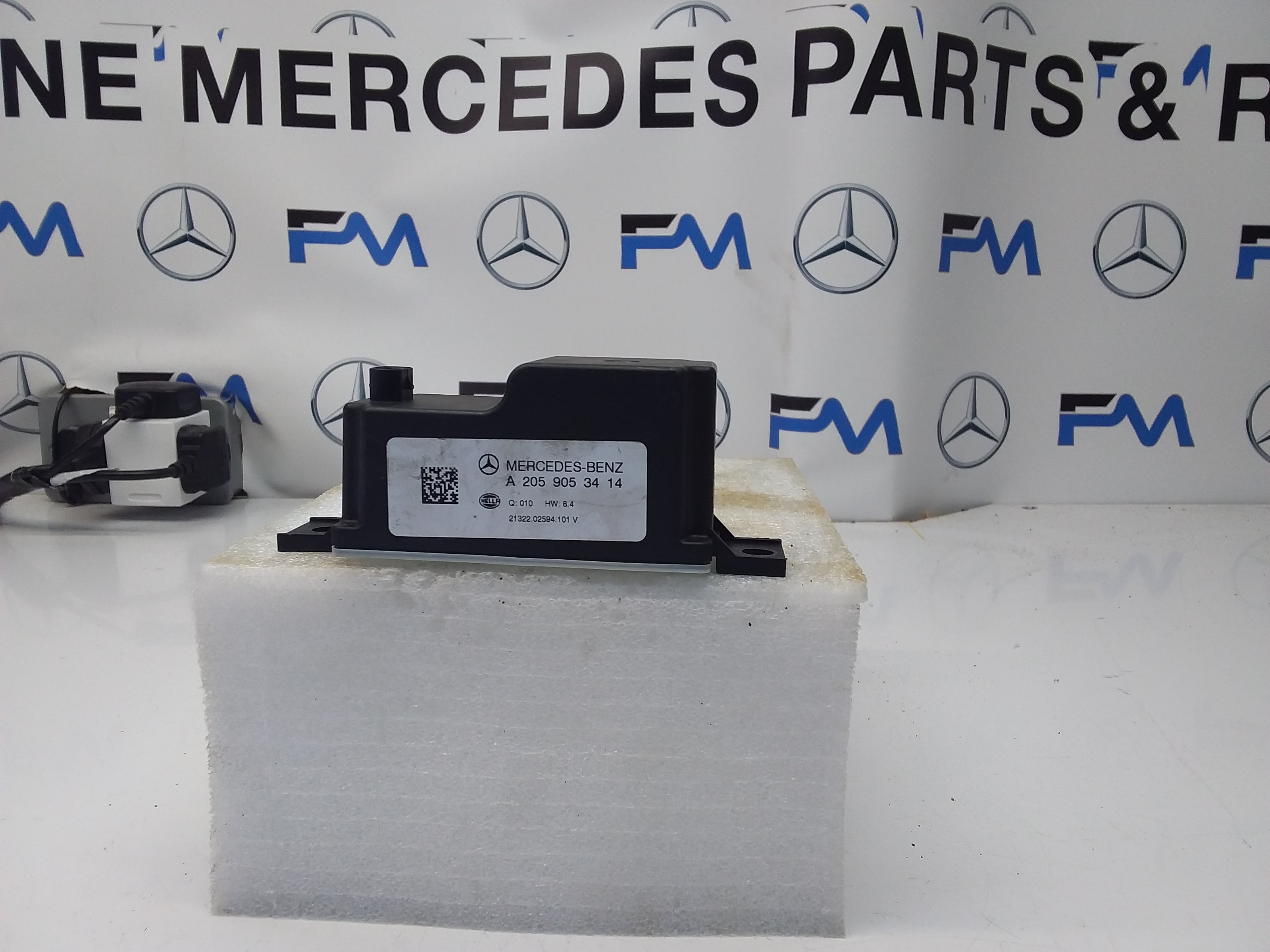 MERCEDES C-CLASS VOLTAGE CONVERTER AUXILIARY BATTERY W205 A2059053413 FM00122