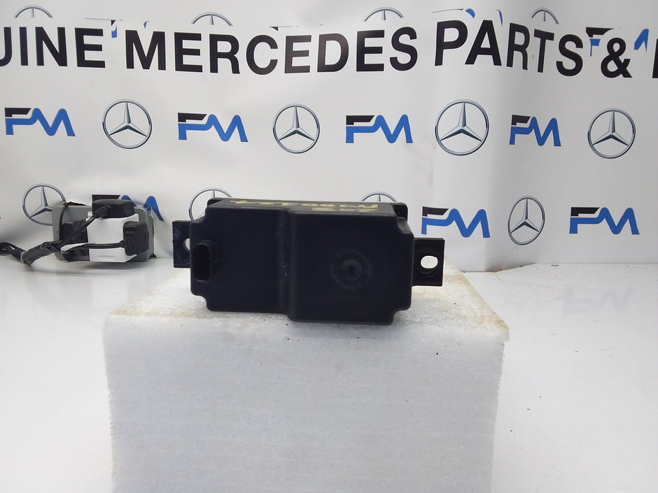 MERCEDES C-CLASS VOLTAGE CONVERTER AUXILIARY BATTERY W205 A2059053413 FM00124