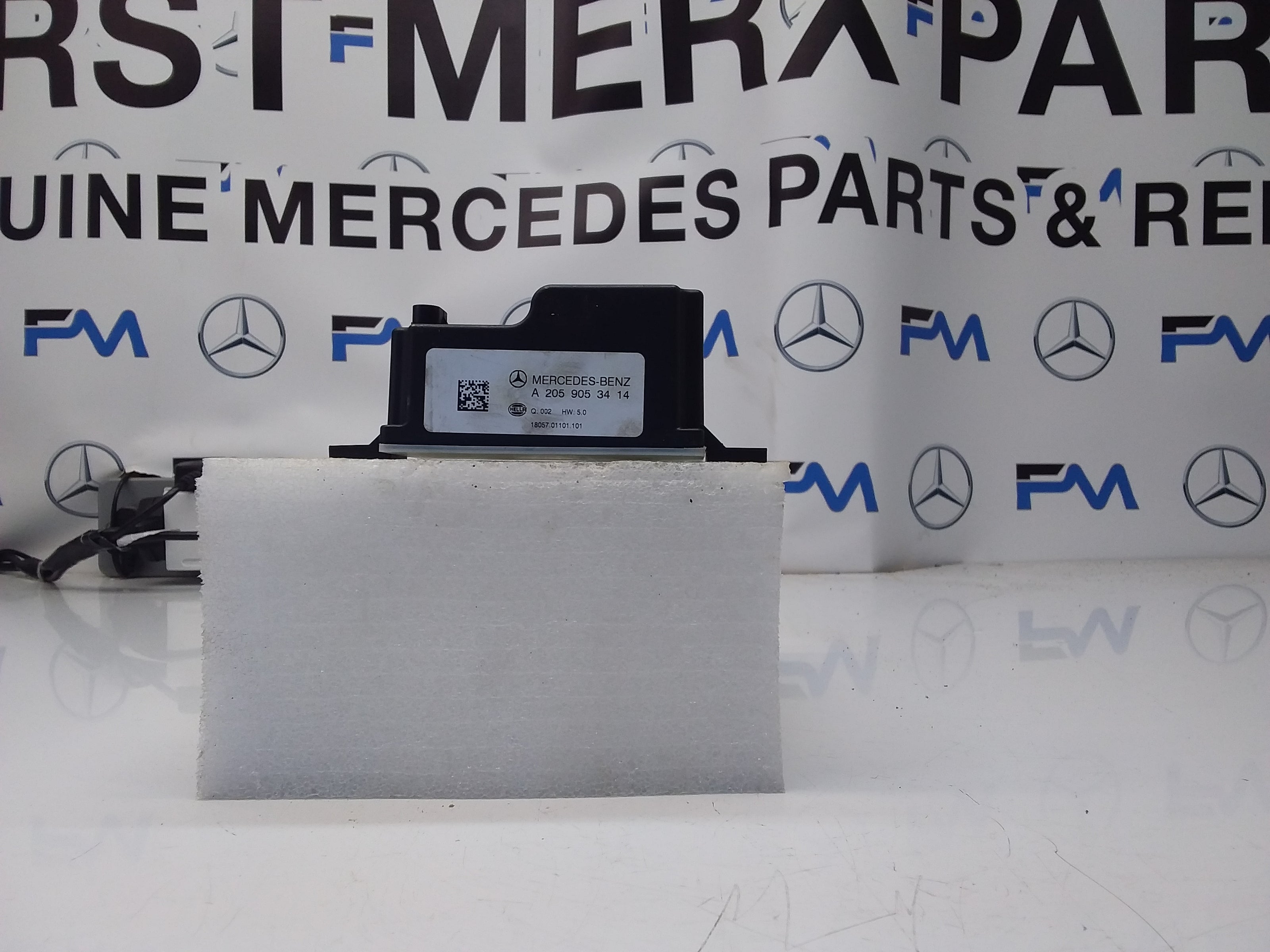 MERCEDES C-CLASS VOLTAGE CONVERTER AUXILIARY BATTERY W205 A2059053413 FM00126