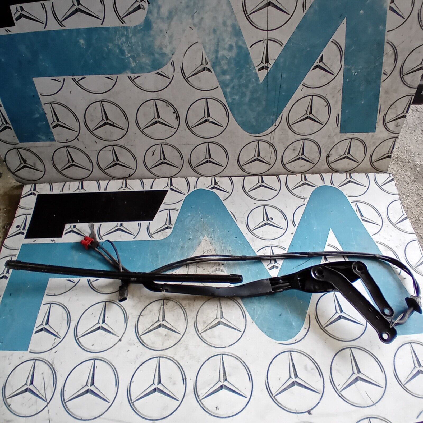 MERCEDES E CLASS E400 C238 AMG COUPE 2016-2020 DRIVER SIDE FRONT WIPER ARM