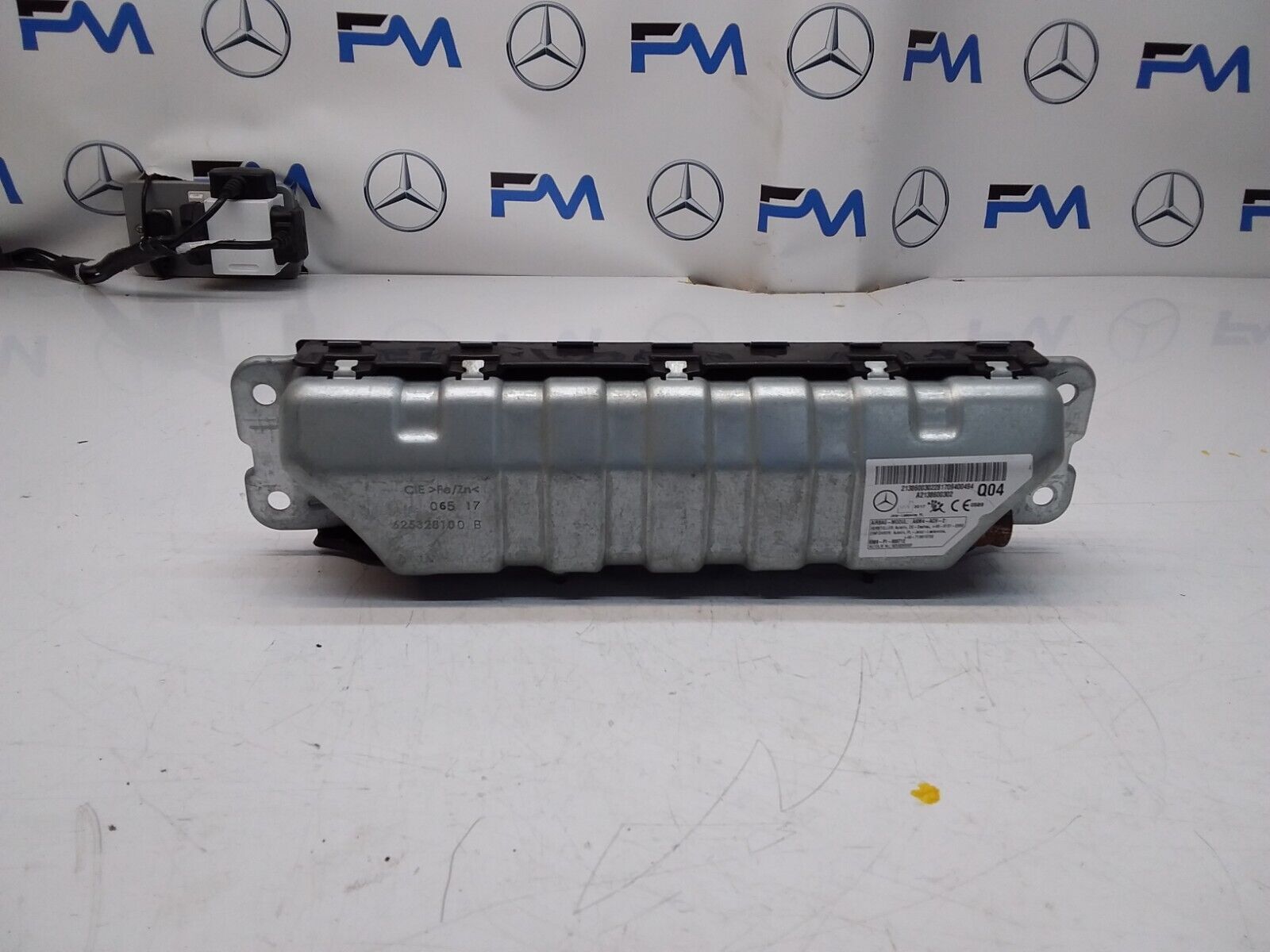 2017 MERCEDES BENZ A-CLASS W213 DRIVER SIDE KNEE AIRBAG A2138600302 FM00331