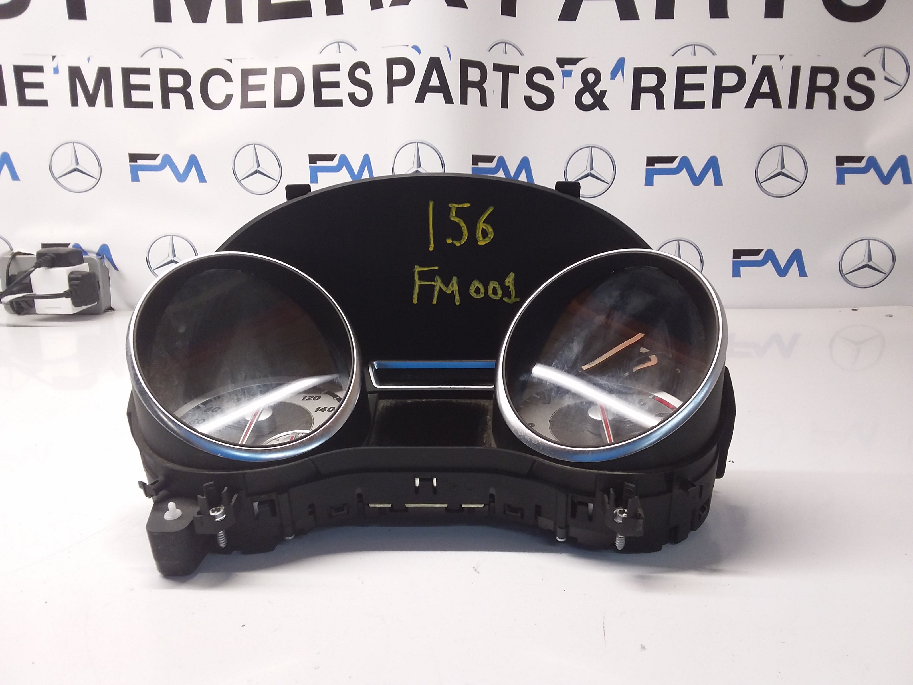 MERCEDES GLA 2014-2018 W156 A1569009902 FM001 SPEEDOMETER INSTRUMENT CLUSTER 2015