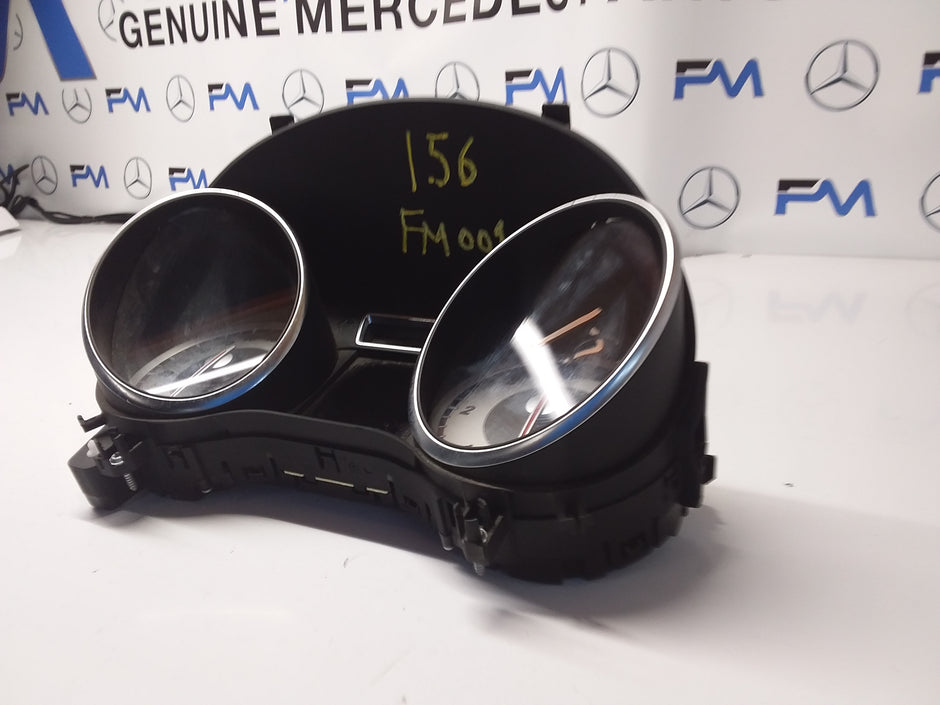 MERCEDES GLA 2014-2018 W156 A1569009902 FM001 SPEEDOMETER INSTRUMENT CLUSTER 2015