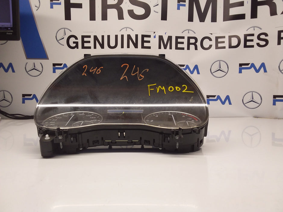 Mercedes B-CLASS Speedometer INSTRUMENT CLUSTER W246 A2469006211 FM002 2013-2018