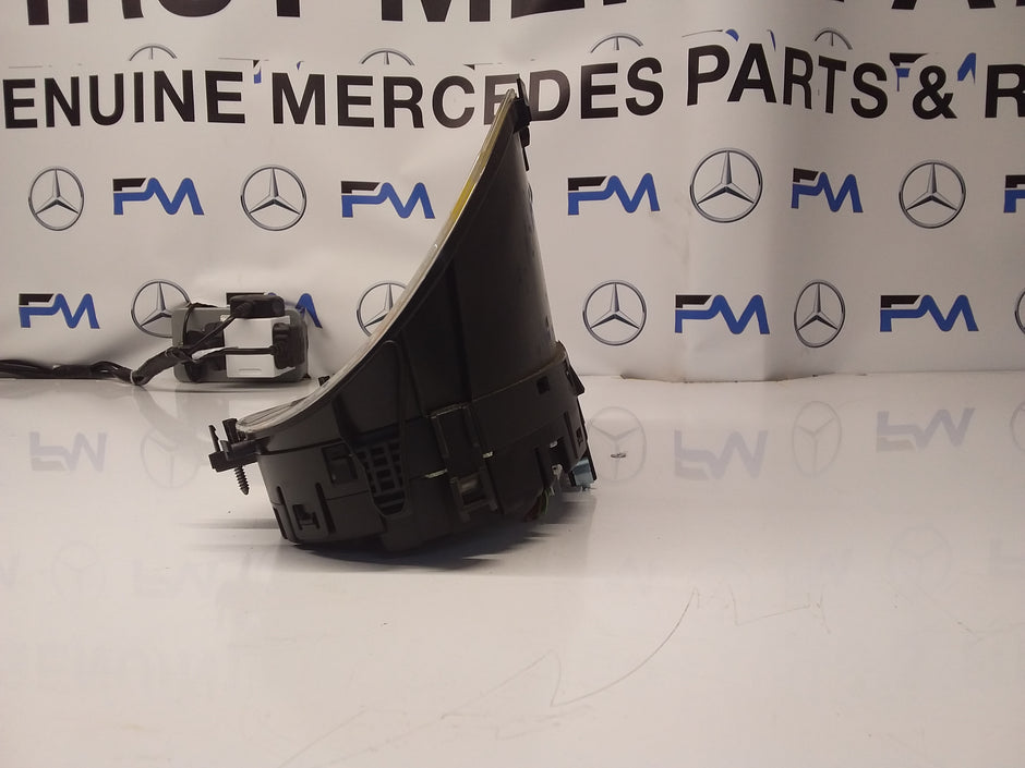 Mercedes A-CLASS Speedometer INSTRUMENT CLUSTER W176 A1769000201 FM003 2016