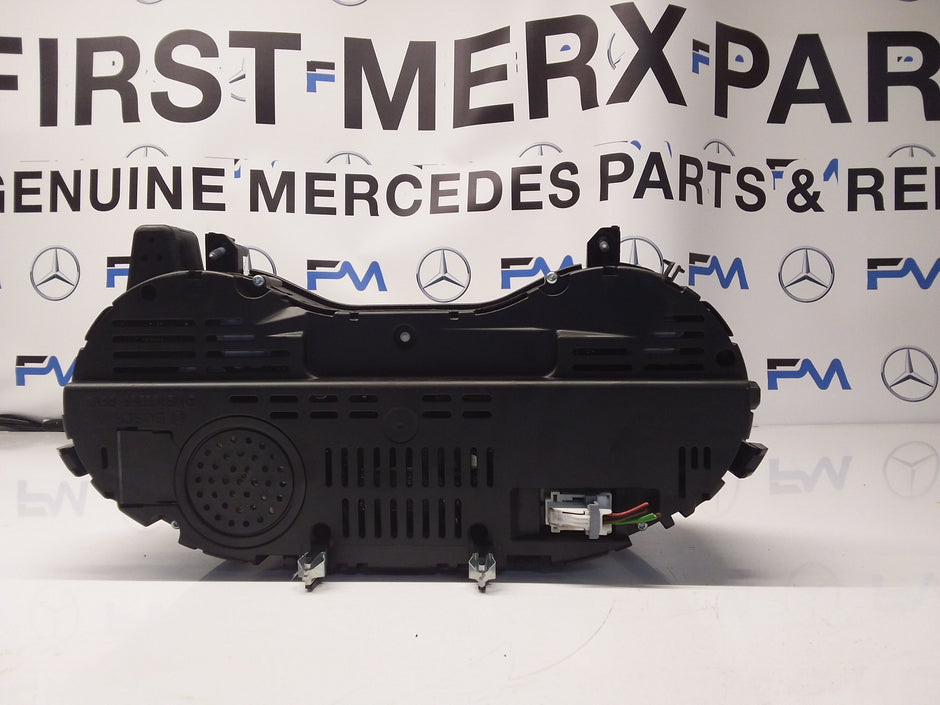 Mercedes A-CLASS Speedometer INSTRUMENT CLUSTER W176 A1769009401 FM008 2013