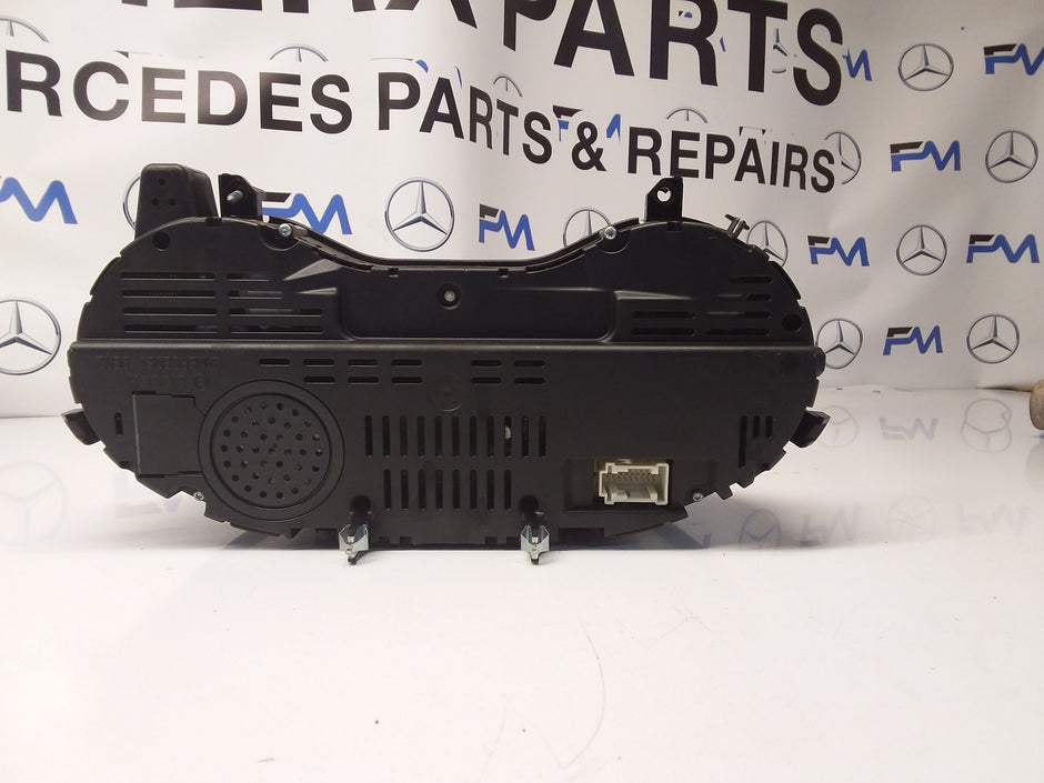 Mercedes A-CLASS Speedometer INSTRUMENT CLUSTER W176 A1769000201 FM009 2013