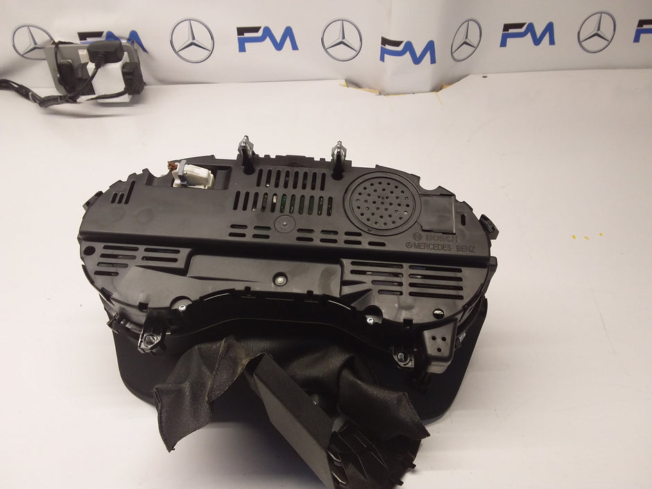Mercedes A-CLASS Speedometer INSTRUMENT CLUSTER W176 A1769003403 FM0011 2015
