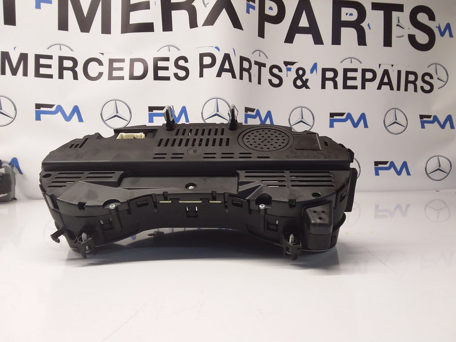 Mercedes GLA Speedometer INSTRUMENT CLUSTER W156 A1569009902 FM0012 2015