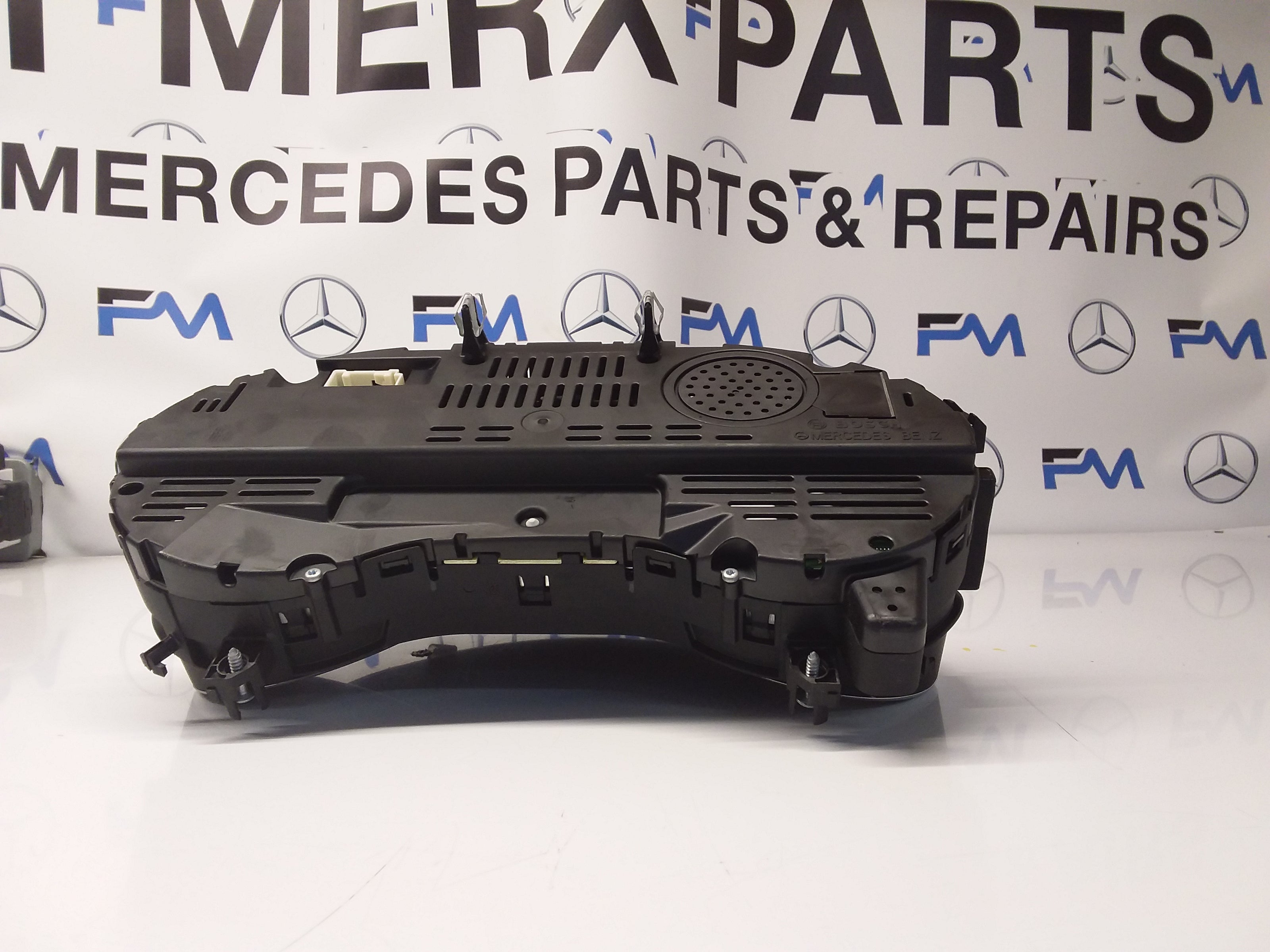 Mercedes GLA Speedometer INSTRUMENT CLUSTER W156 A1569009902 FM0012 2015