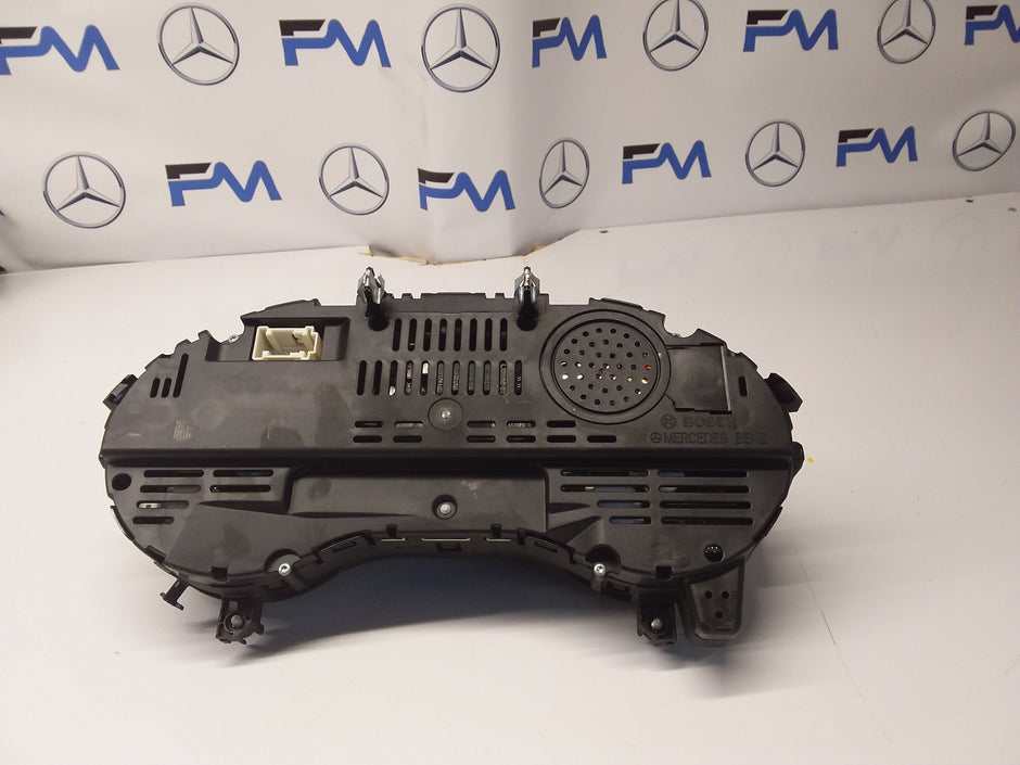 Mercedes GLA Speedometer INSTRUMENT CLUSTER W156 A1569009902 FM0012 2015