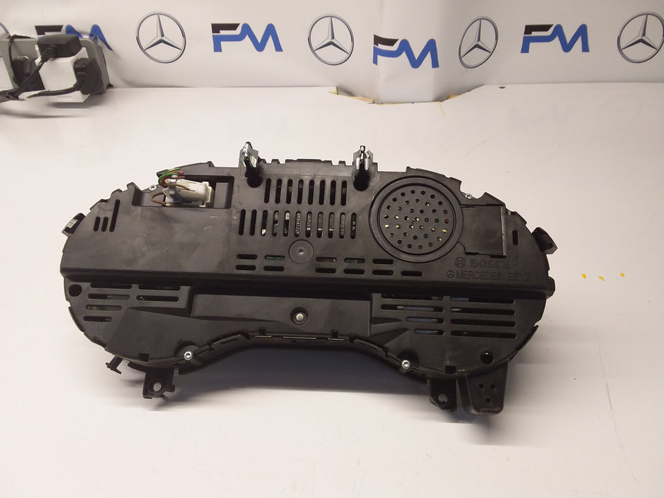 MERCEDES A-CLASS SPEEDOMETER W176 A1769003403 FM0014 2015