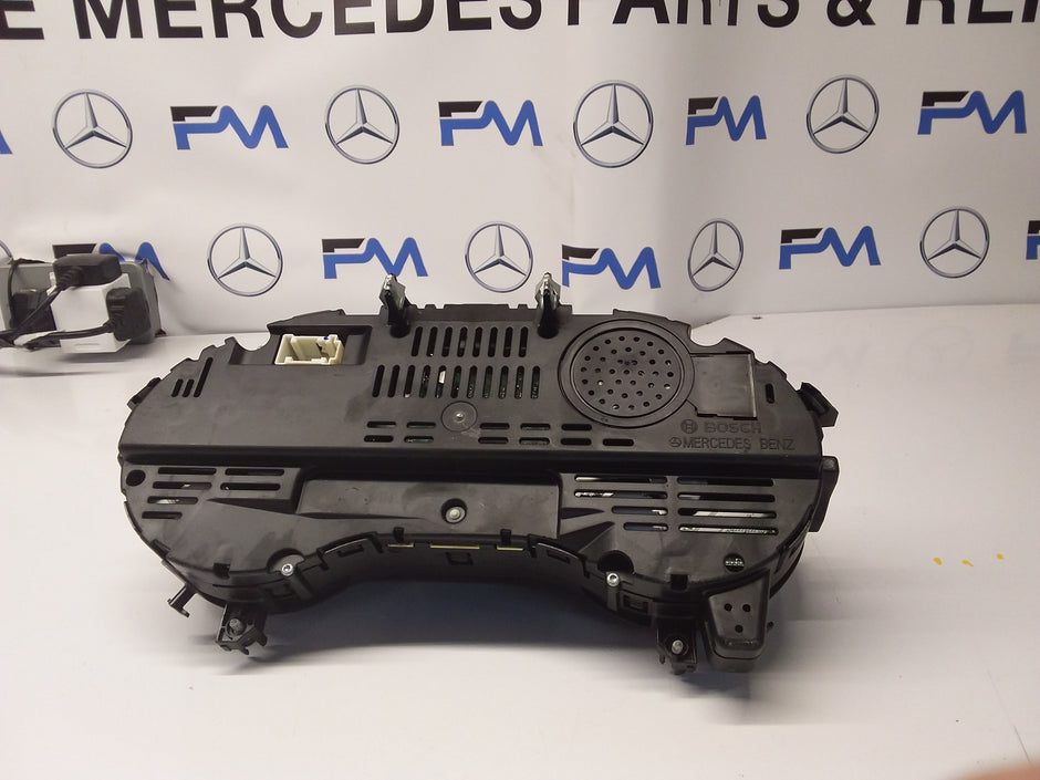 MERCEDES A-CLASS SPEEDOMETER W176 A1769008403 FM0015 2015
