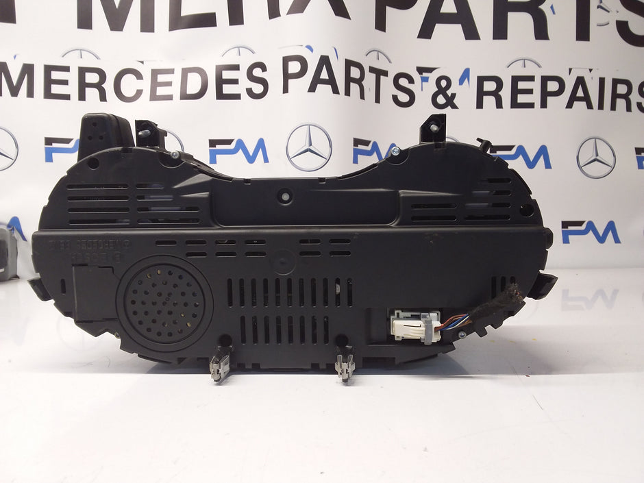 MERCEDES A-CLASS SPEEDOMETER W176 A1769008403 FM0016 2016