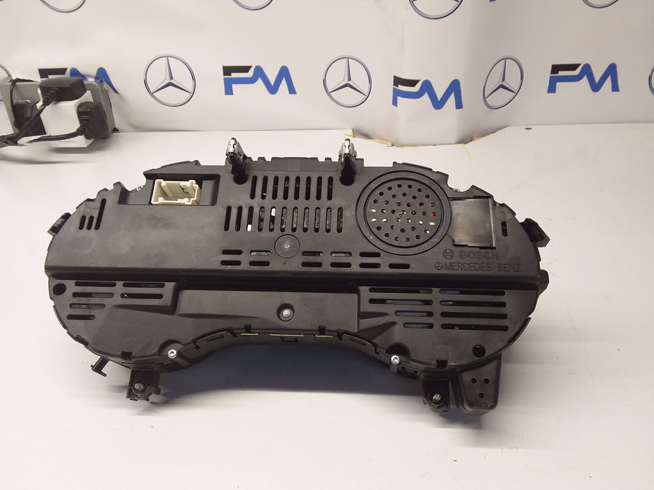 MERCEDES GLA SPEEDOMETER INSTRUMENT CLUSTER W156 A1569005404 FM0019 2018