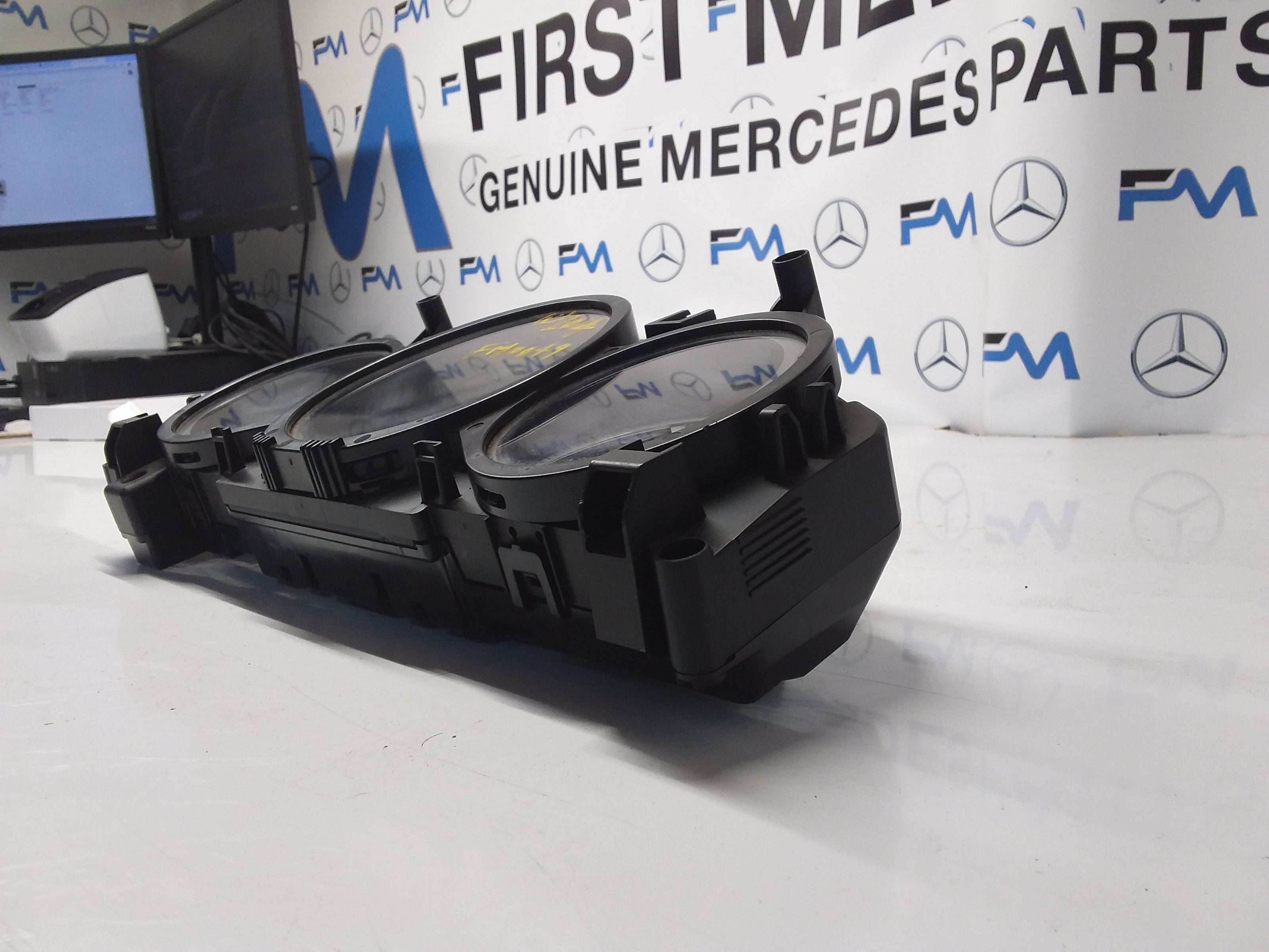 MERCEDES C-CLASS SPEEDOMETER W204 A2049004909 SPEEDOMETER INSTRUMENT CLUSTER 2012 FM0049