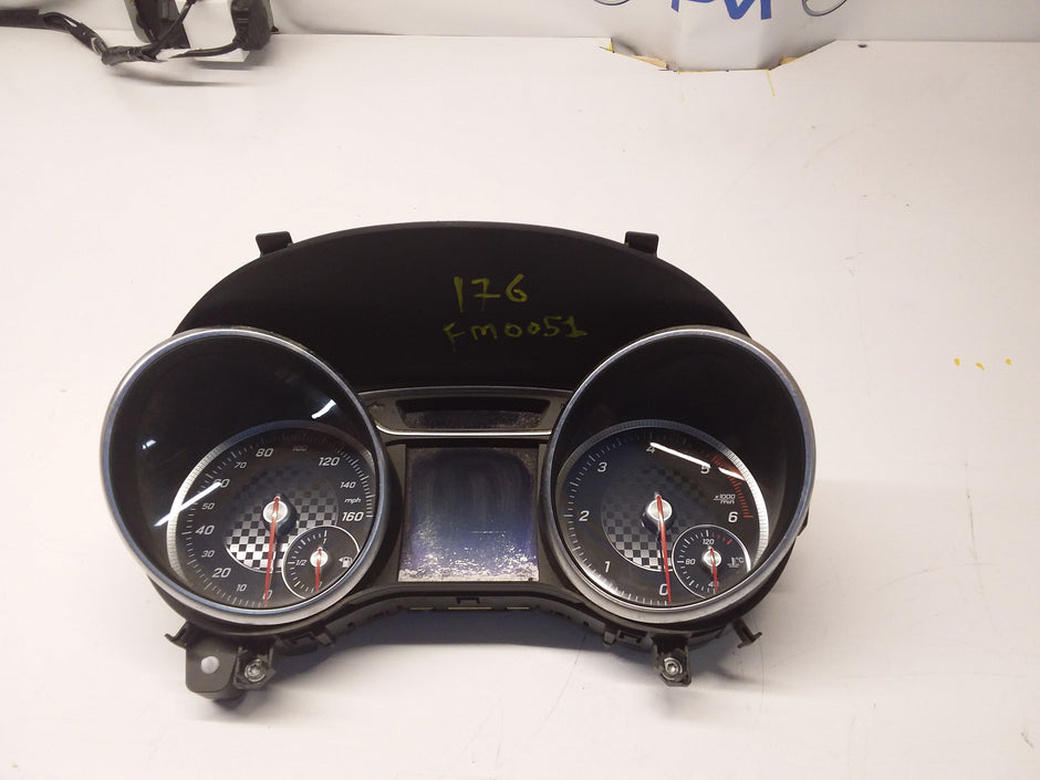 MERCEDES A-CLASS SPEEDOMETER INSTRUMENT  CLUSTER W176 A1769000904 FM0051 2016