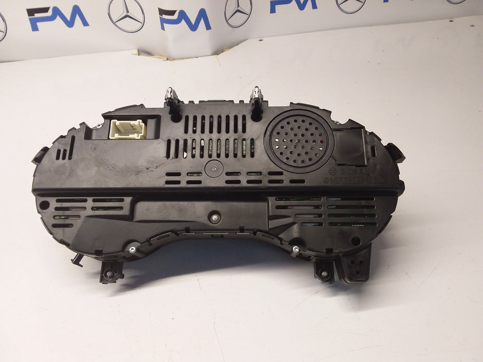 MERCEDES GLA SPEEDOMETER INSTRUMENT CLUSTER W156 A1569001404 FM0053 2019