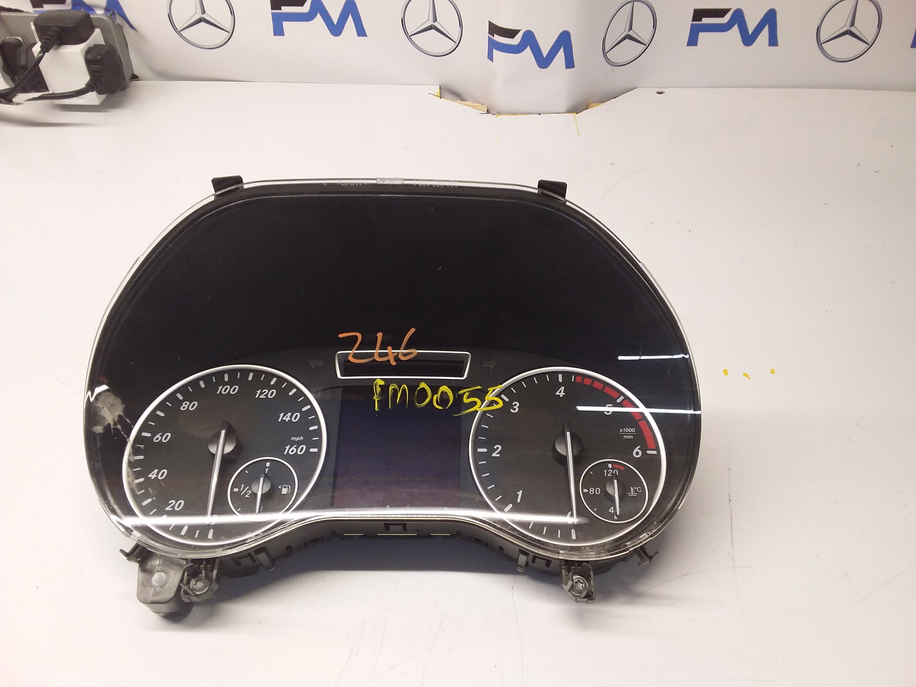 MERCEDES B-CLASS SPEEDOMETER INSTRUMENT CLUSTER W246 A2469005505 FM0055 2012