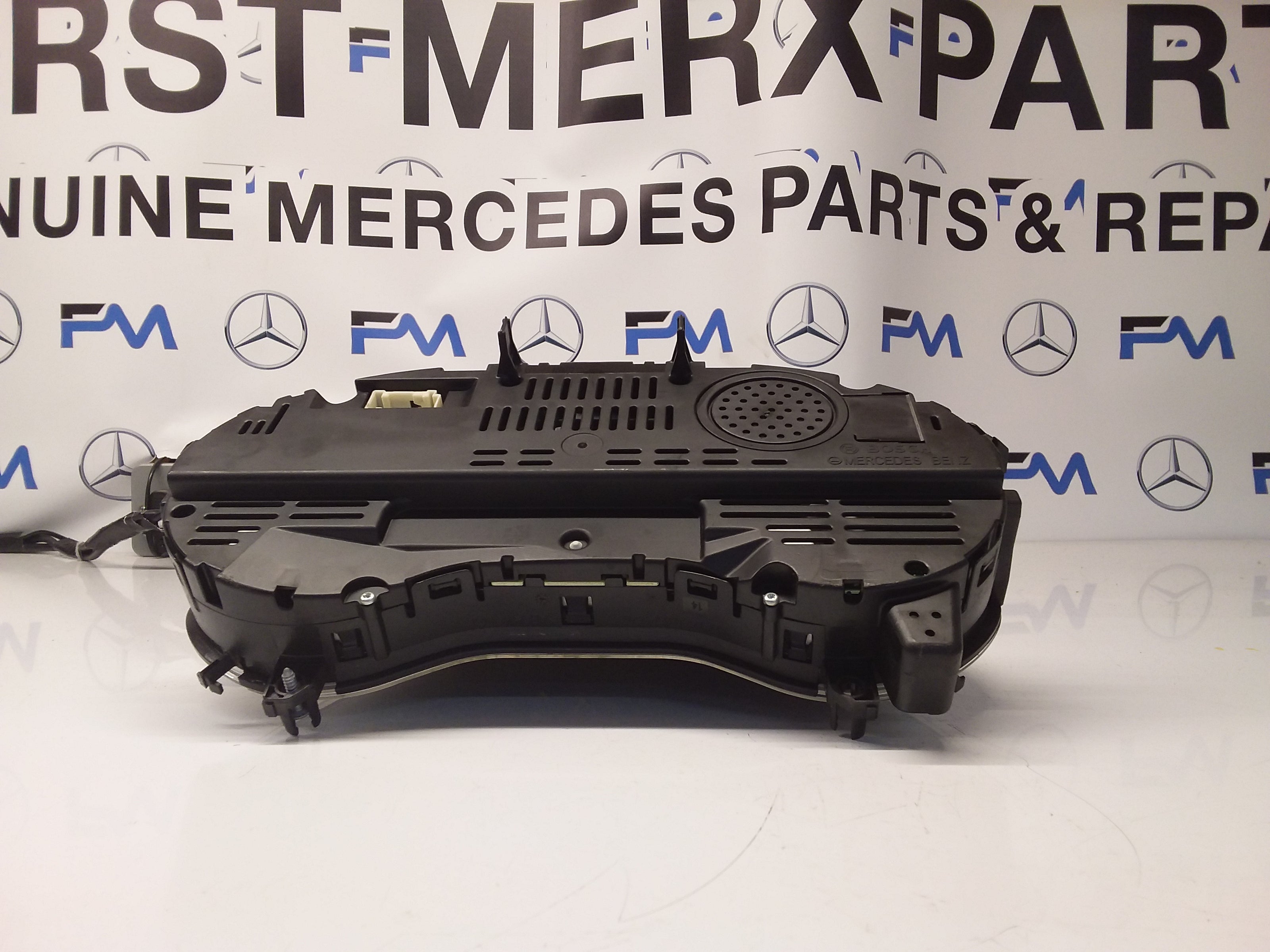 MERCEDES B-CLASS SPEEDOMETER INSTRUMENT CLUSTER W246 A2469006911 FM0057 2013