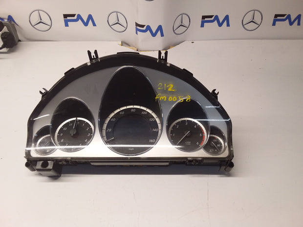 MERCEDES E-CLASS SPEEDOMETER INSTRUMENT CLUSTER W212 A2129002010 FM0058 2011