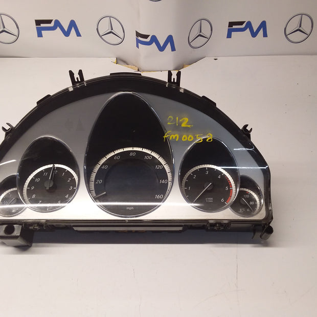 MERCEDES E-CLASS SPEEDOMETER INSTRUMENT CLUSTER W212 A2129002010 FM0058 2011