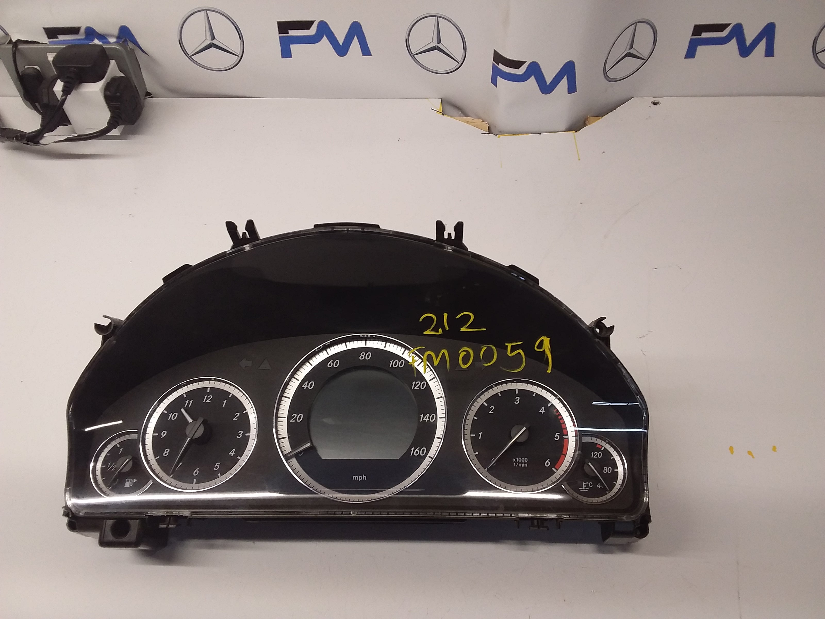 MERCEDES E-CLASS SPEEDOMETER INSTRUMENT CLUSTER W212 A2129004304 FM0059 2009