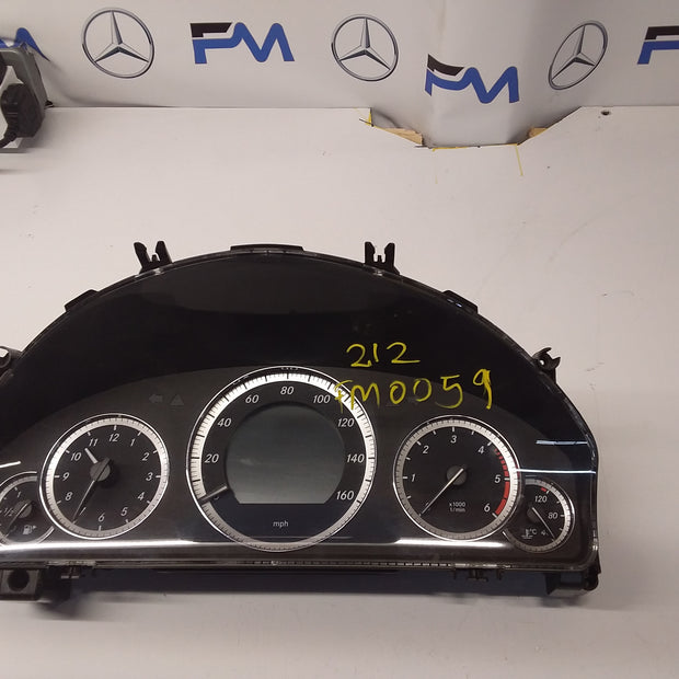 MERCEDES E-CLASS SPEEDOMETER INSTRUMENT CLUSTER W212 A2129004304 FM0059 2009