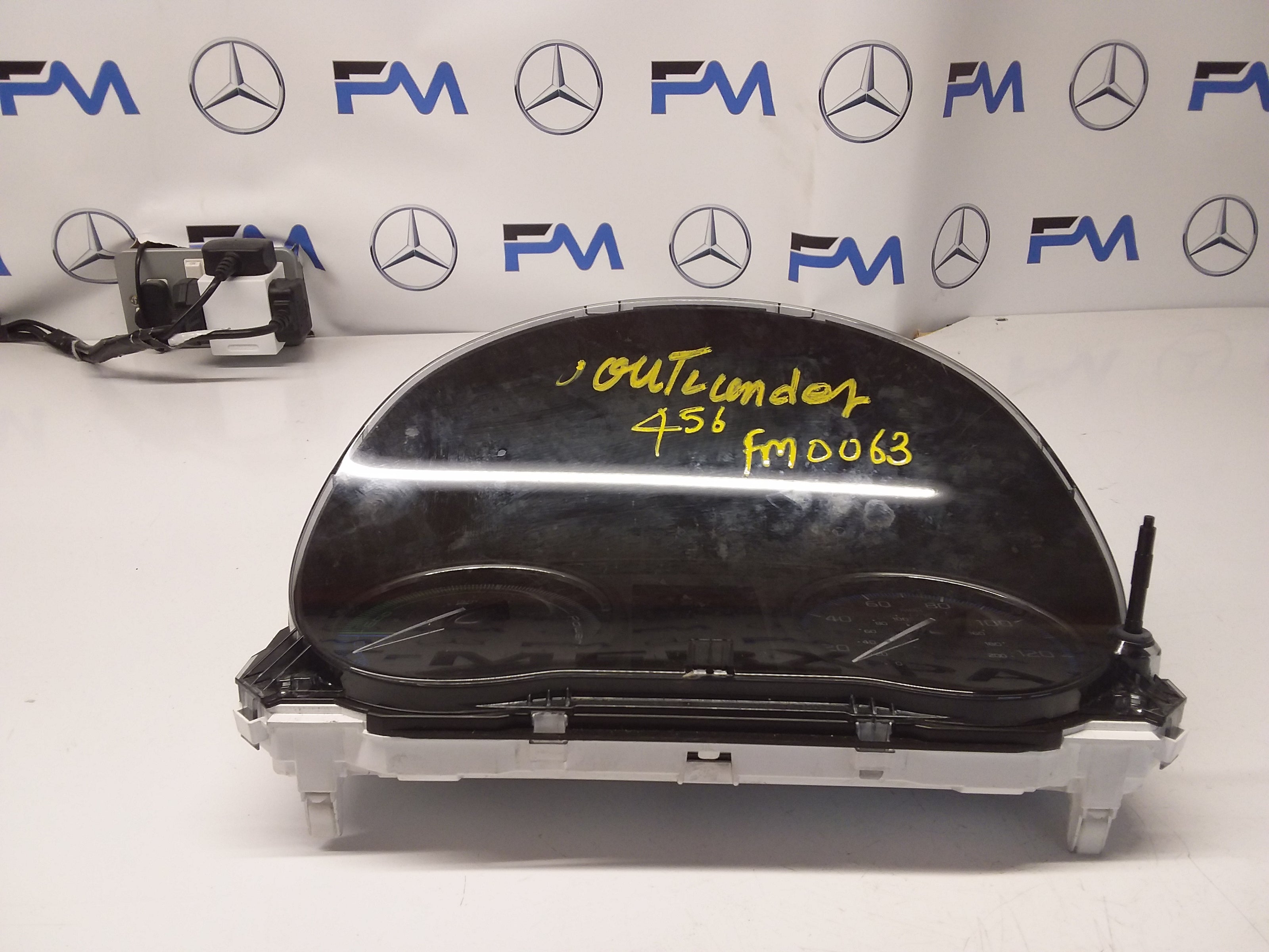 MITSUBISHI OUTLANDER 8100C456 SPEEDOMETER INSTRUMENT CLUSTER FM0063