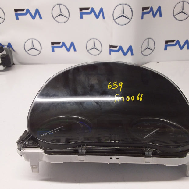 MITSUBISHI OUTLANDER 8100C659 SPEEDOMETER INSTRUMENT CLUSTER FM0066