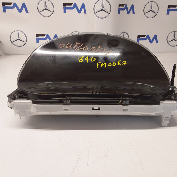 MITSUBISHI OUTLANDER 8100C840 SPEEDOMETER INSTRUMENT CLUSTER FM0067