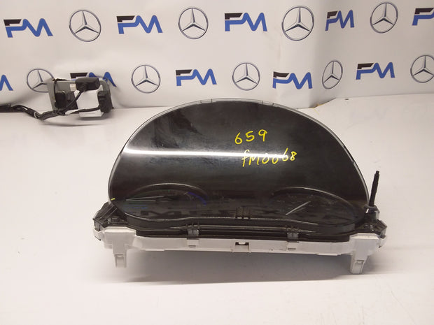 MITSUBISHI OUTLANDER 8100C659 SPEEDOMETER INSTRUMENT CLUSTER FM0068