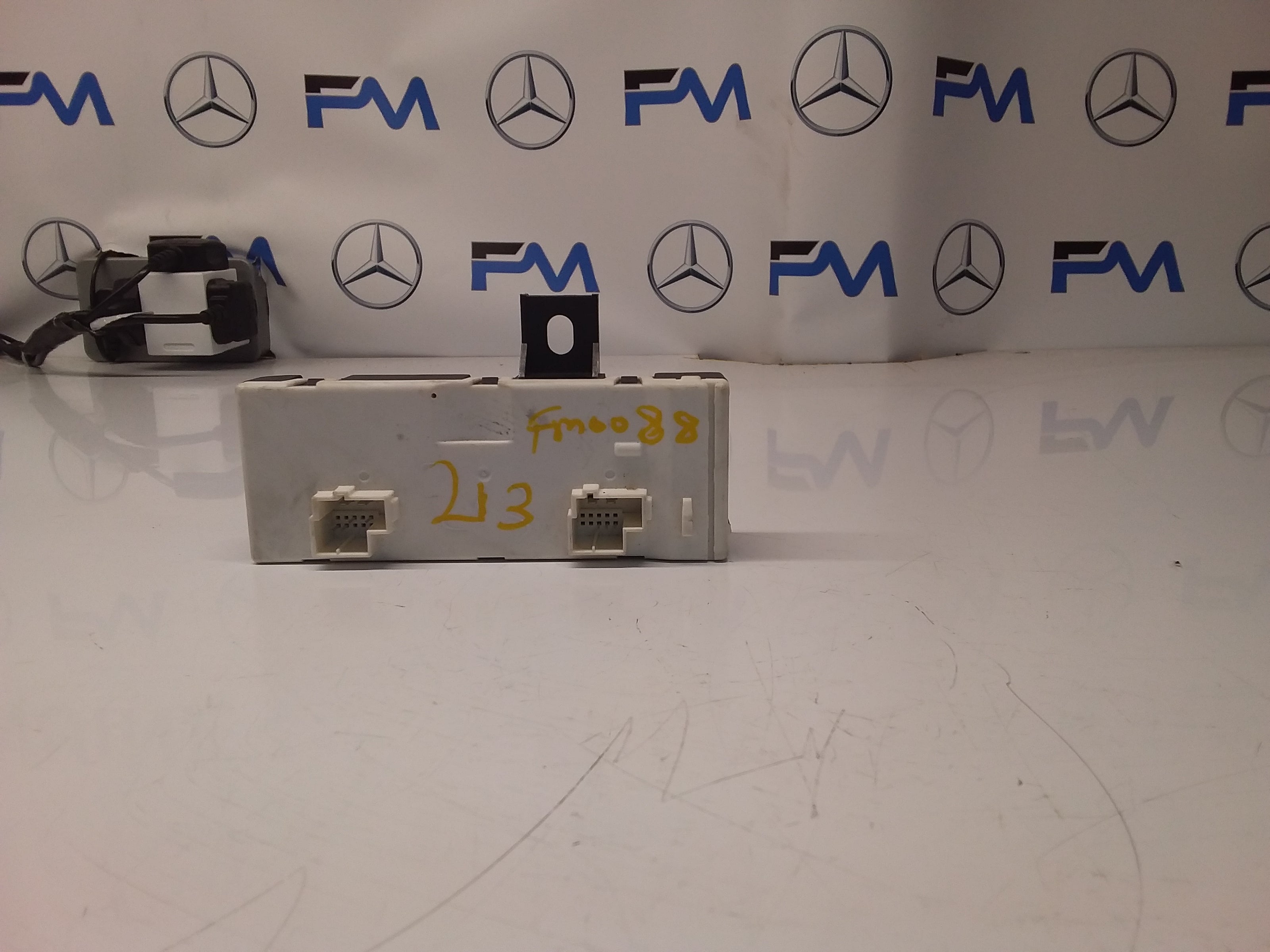 MERCEDES E-CLASS TAILGATE CONTROL MODULE W213 A2139004711 FM0088