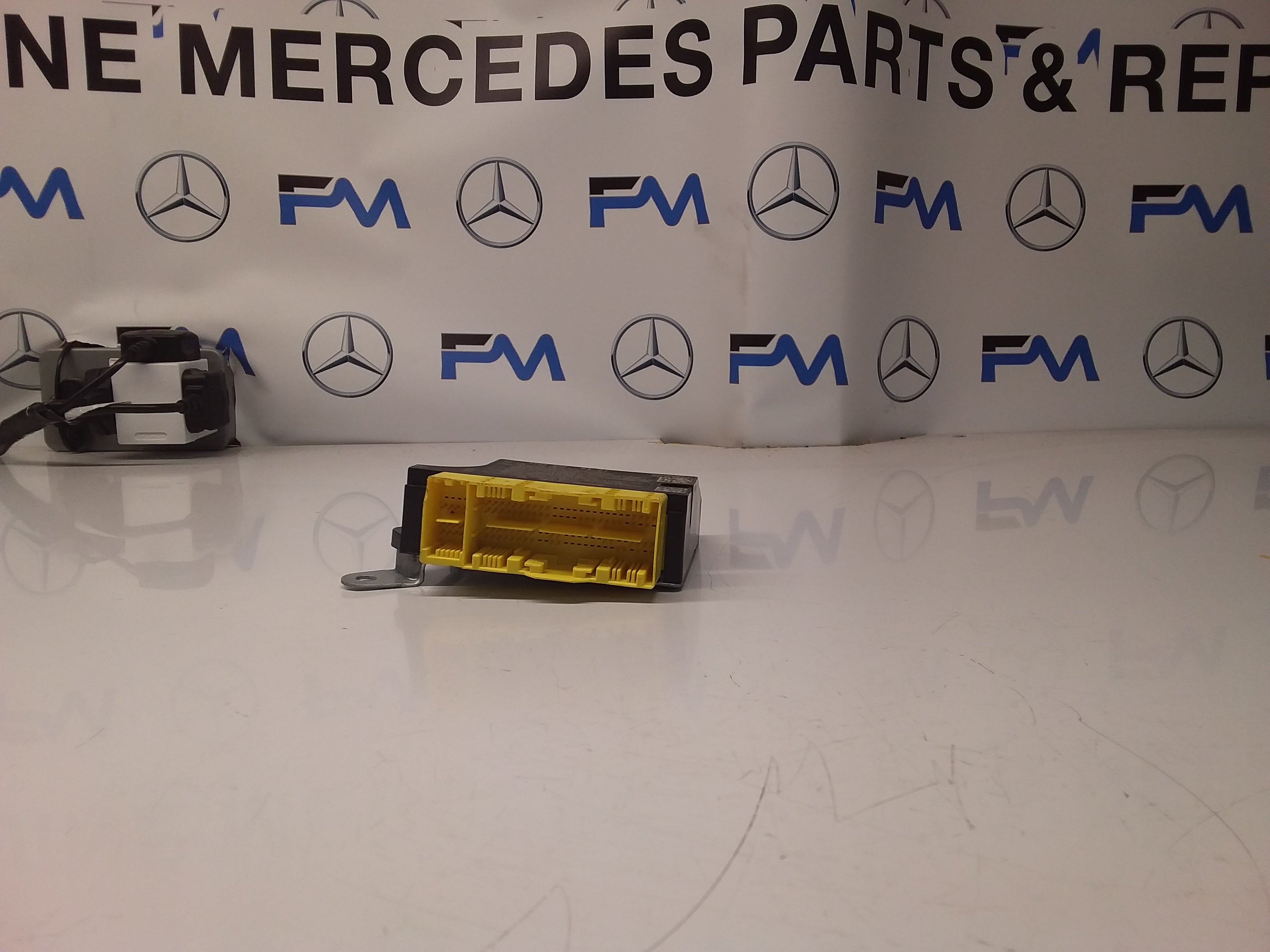 MERCEDES C-CLASS AIRBAGS CONTROL MODULE W205 A2059009427 FM0093