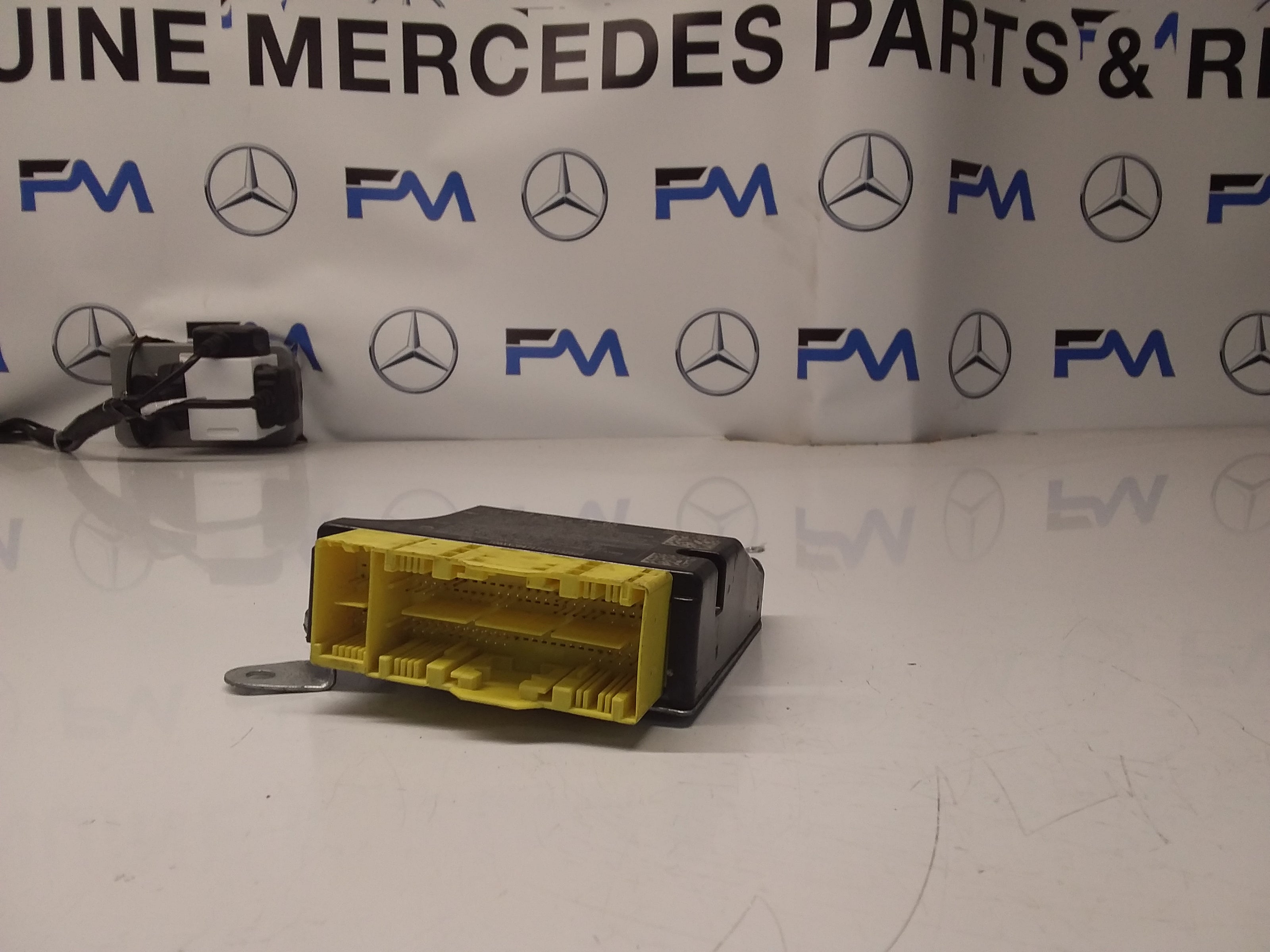 MERCEDES E-CLASS AIRBAGS CONTROL MODULE W213 A2139007105 FM0097