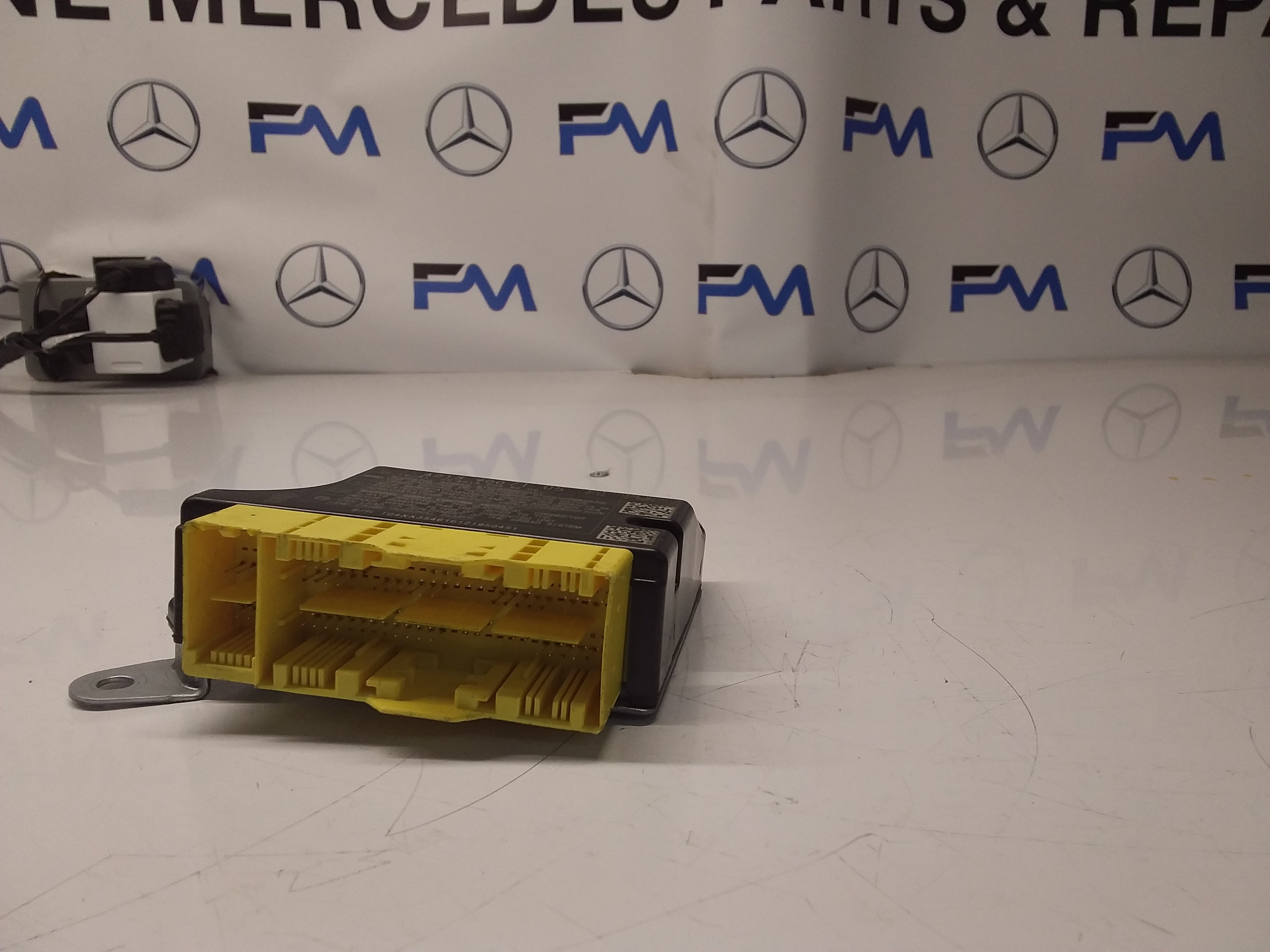 MERCEDES E-CLASS AIRBAGS CONTROL MODULE W213 A2139007105 FM0099