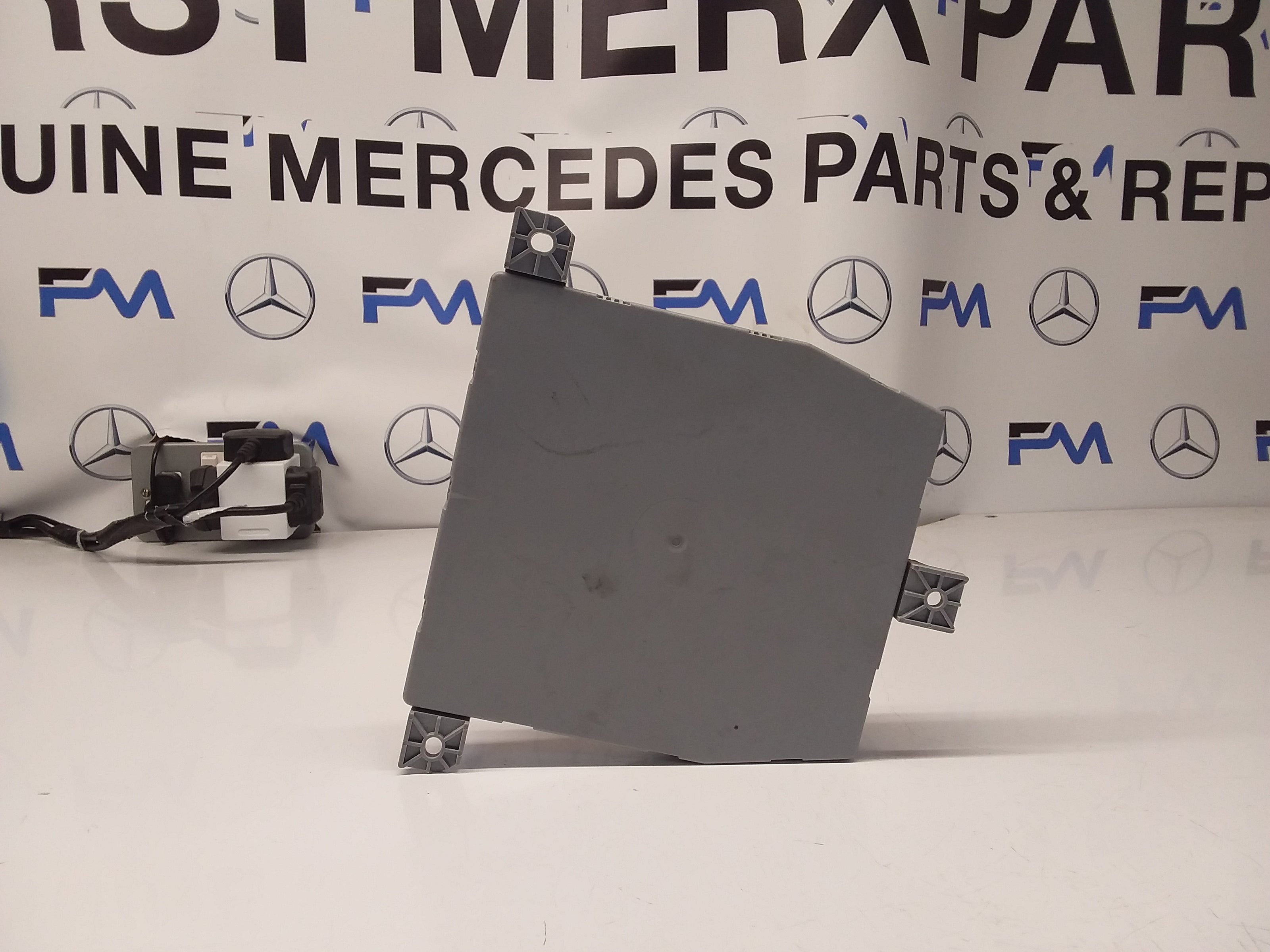MERCEDES C-CLASS SAM CONTROL MODULE W205 A2059006822 FM00101