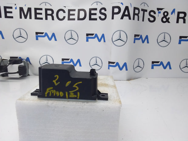 MERCEDES C-CLASS VOLTAGE CONVERTER AUXILIARY BATTERY W205 A2059053413 FM00121