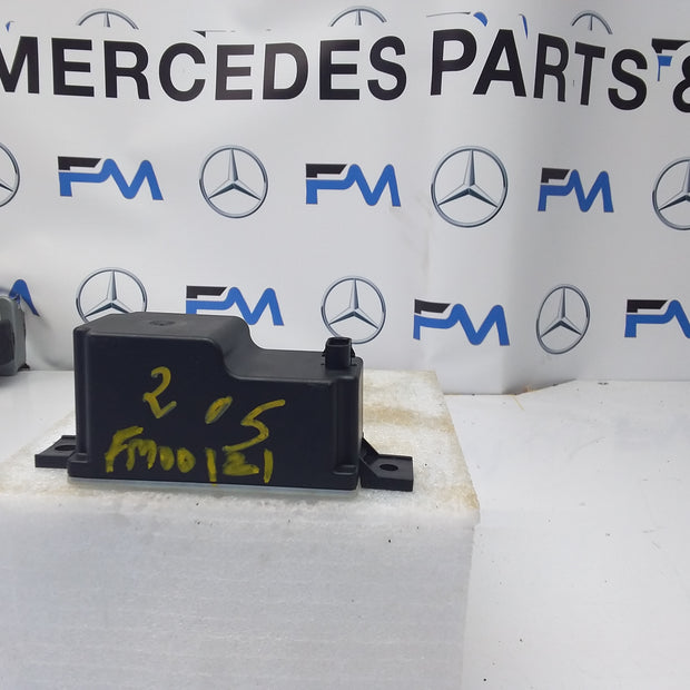 MERCEDES C-CLASS VOLTAGE CONVERTER AUXILIARY BATTERY W205 A2059053413 FM00121