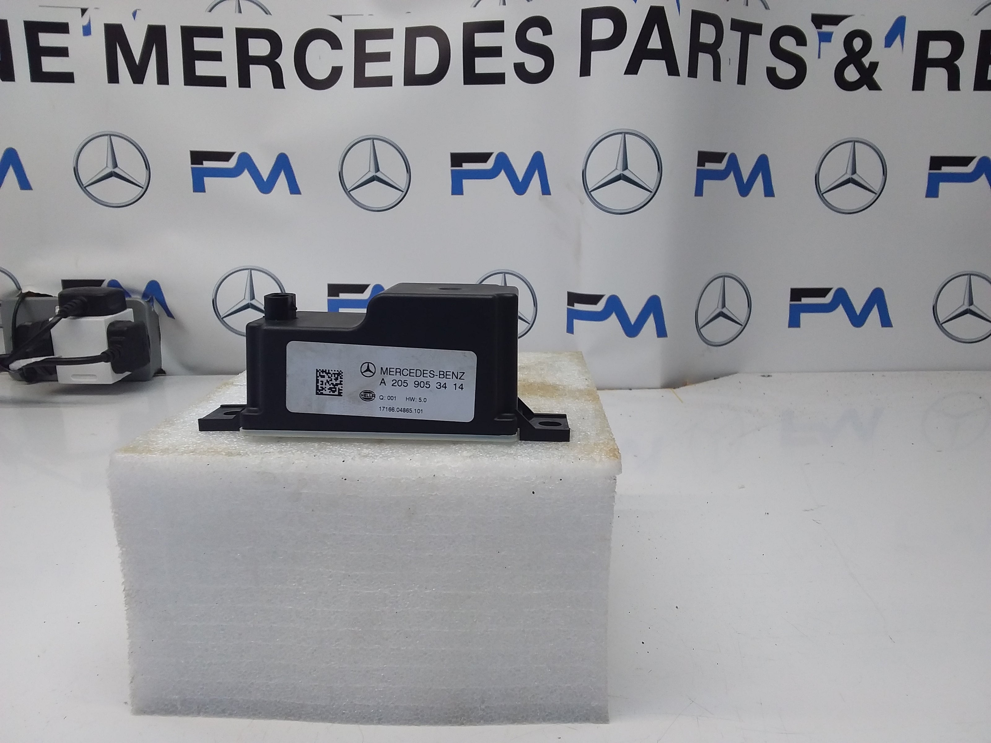 MERCEDES C-CLASS VOLTAGE CONVERTER AUXILIARY BATTERY W205 A2059053413 FM00121