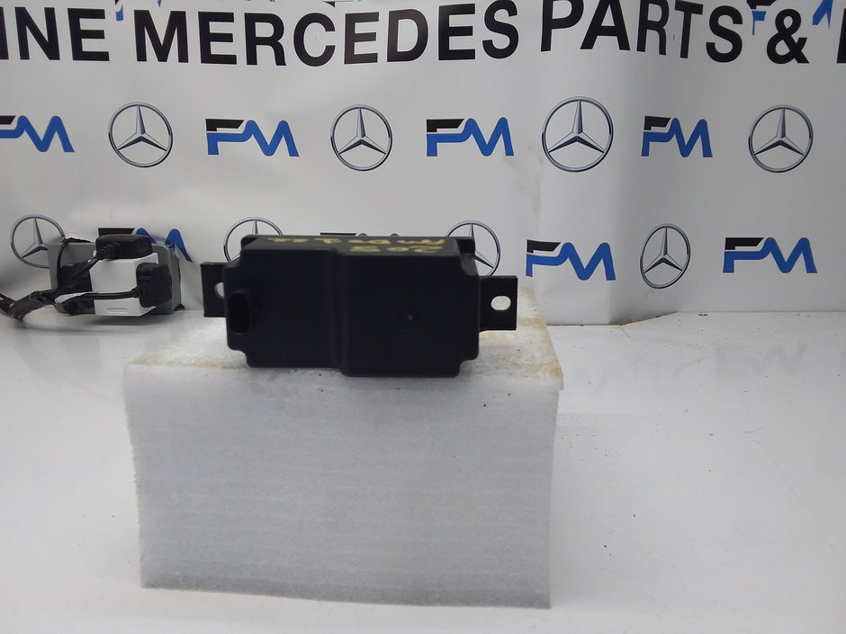 MERCEDES C-CLASS VOLTAGE CONVERTER AUXILIARY BATTERY W205 A2059053413 FM00122