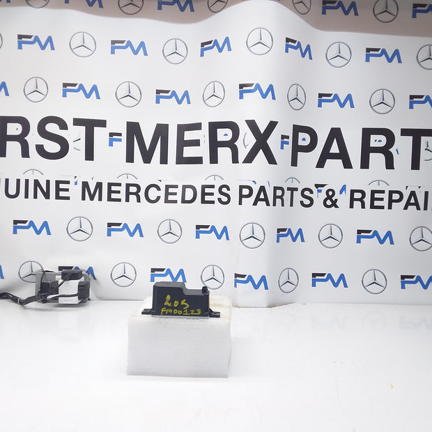 MERCEDES C-CLASS VOLTAGE CONVERTER AUXILIARY BATTERY W205 A2059053413 FM00123