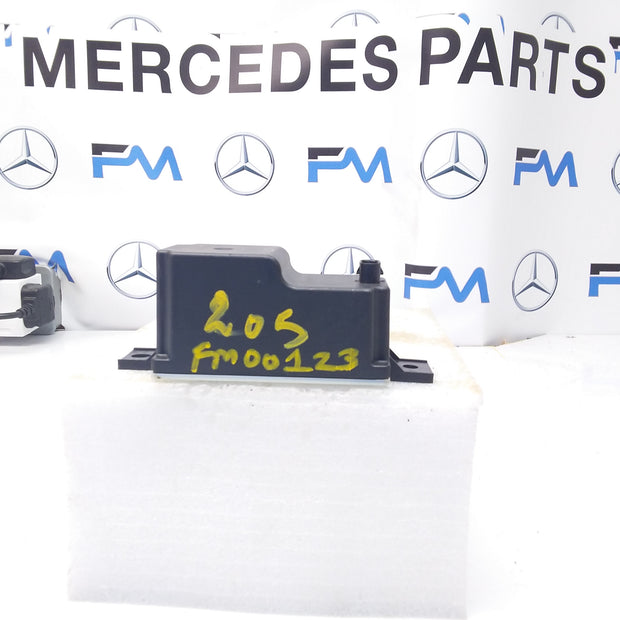 MERCEDES C-CLASS VOLTAGE CONVERTER AUXILIARY BATTERY W205 A2059053413 FM00123