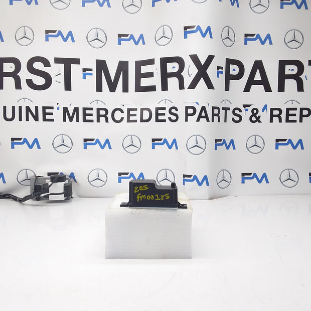 MERCEDES C-CLASS VOLTAGE CONVERTER AUXILIARY BATTERY W205 A2059053413 FM00125
