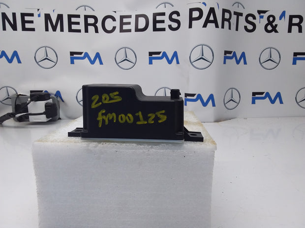 MERCEDES C-CLASS VOLTAGE CONVERTER AUXILIARY BATTERY W205 A2059053413 FM00125