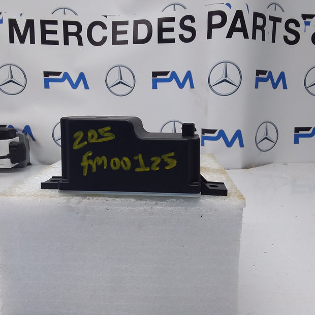 MERCEDES C-CLASS VOLTAGE CONVERTER AUXILIARY BATTERY W205 A2059053413 FM00125