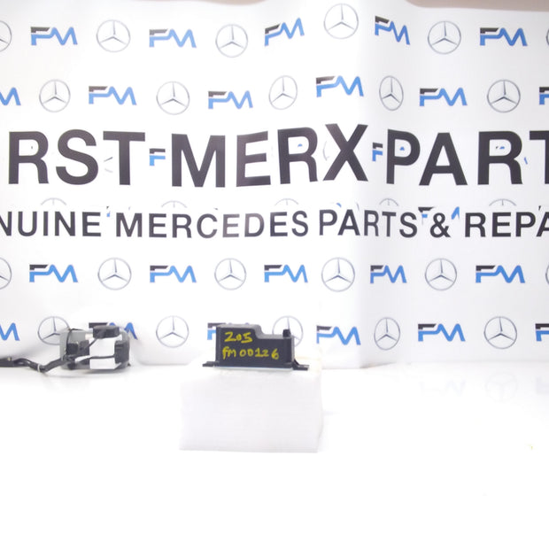 MERCEDES C-CLASS VOLTAGE CONVERTER AUXILIARY BATTERY W205 A2059053413 FM00126