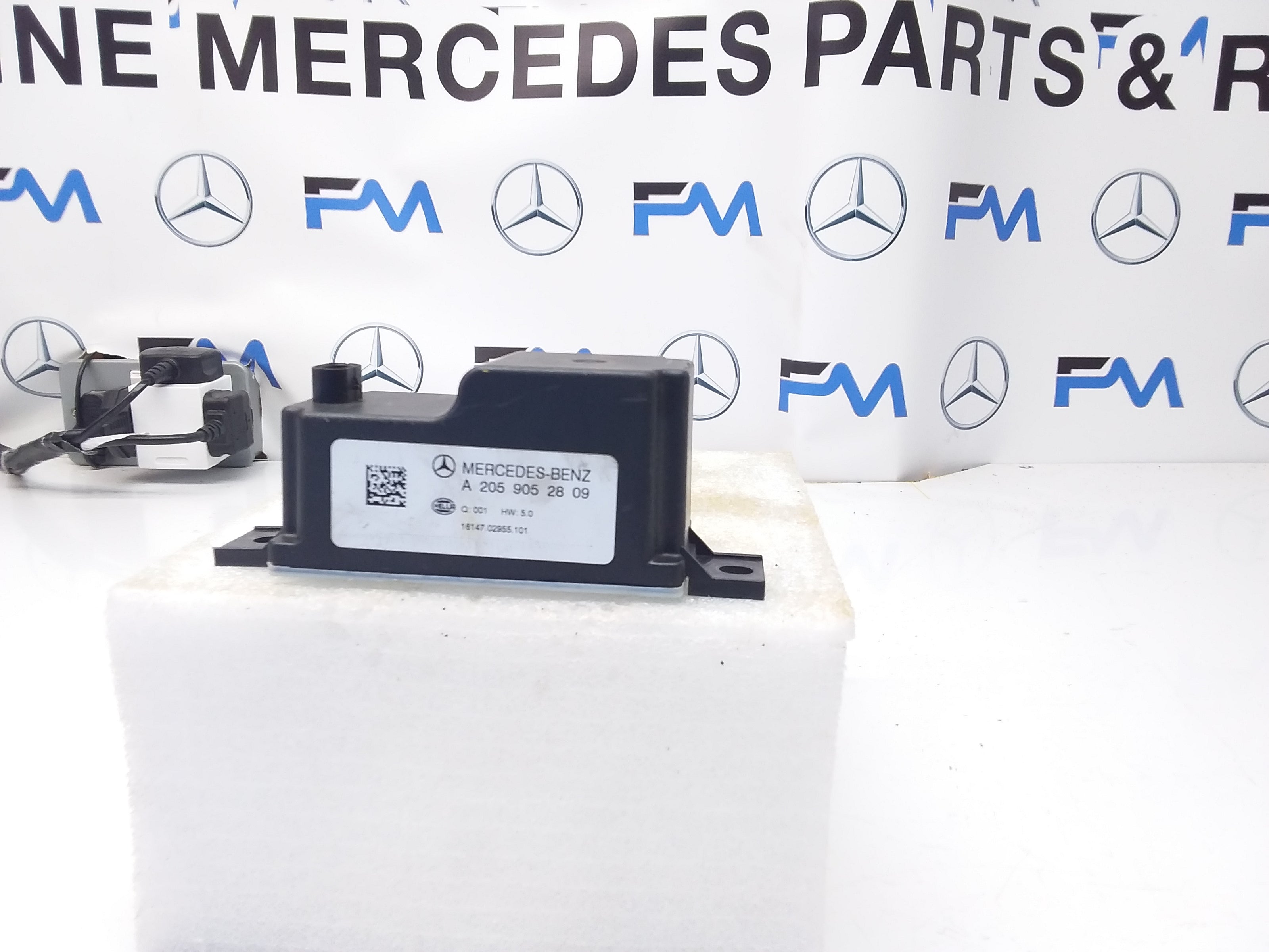 MERCEDES C-CLASS VOLTAGE CONVERTER AUXILIARY BATTERY W205 A2059053413 FM00127