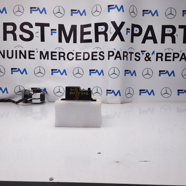 MERCEDES C-CLASS VOLTAGE CONVERTER AUXILIARY BATTERY W205 A2059053413 FM00128