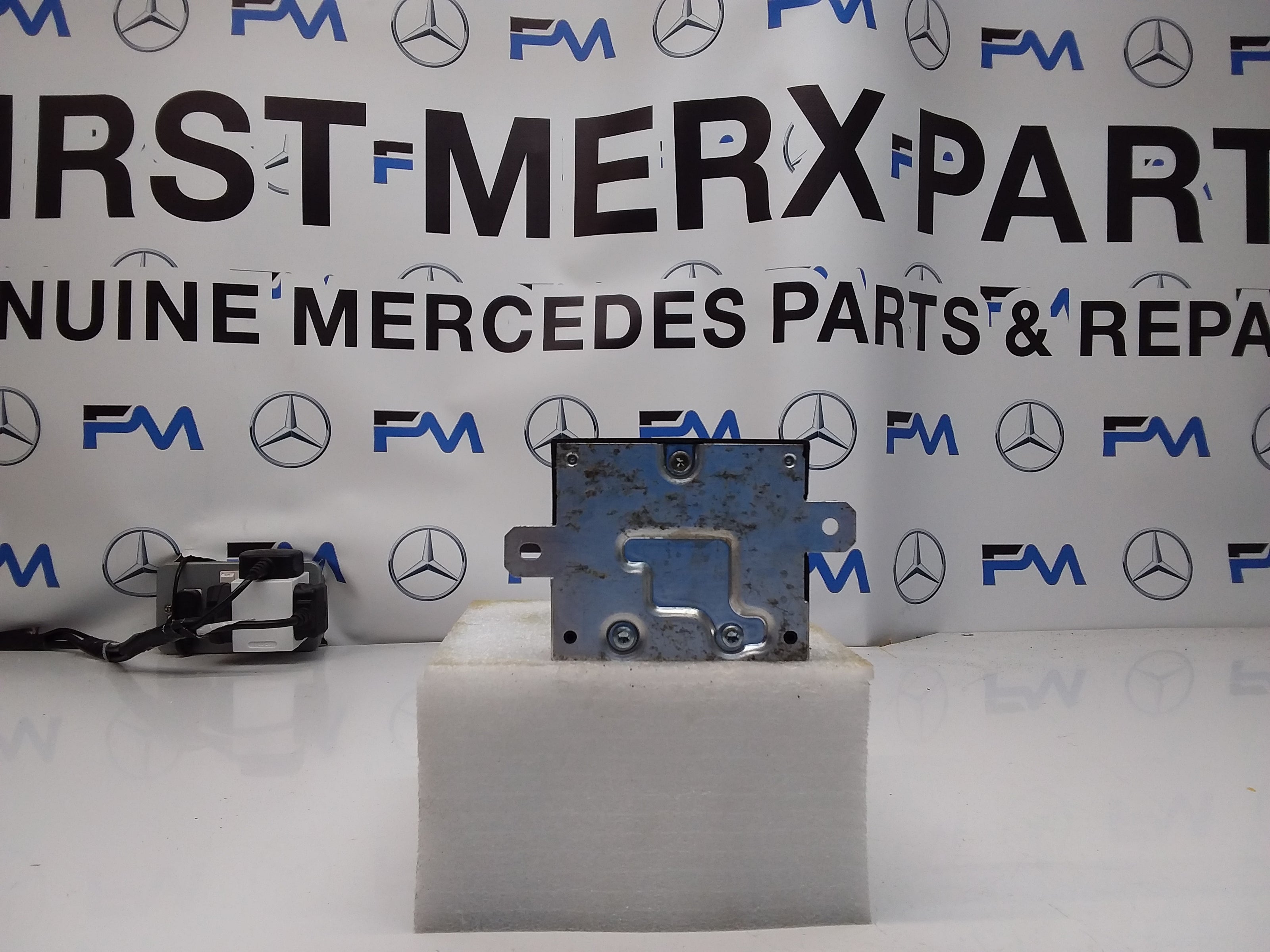 MERCEDES C-CLASS FUEL PUMP CONTROL MODULE W205 A0009006007 FM00141